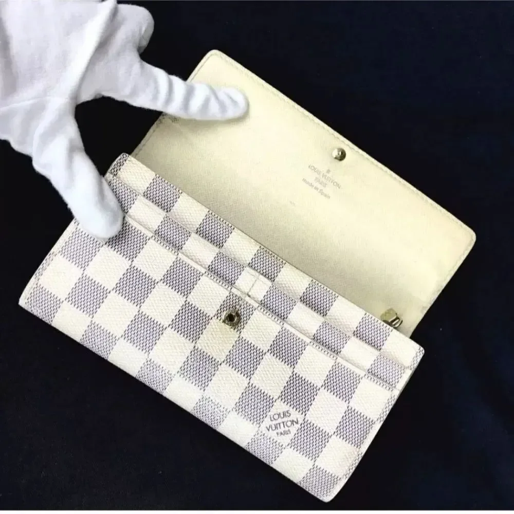 Authentic Louis Vuitton White Damier Wallet CAJ009.